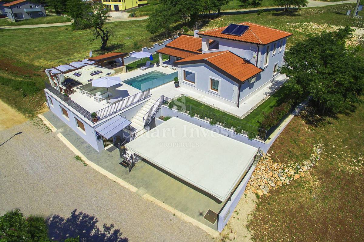 ISTRA - NOVIGRAD, Prodamo čudovito vilo z bazenom, na mirni lokaciji!