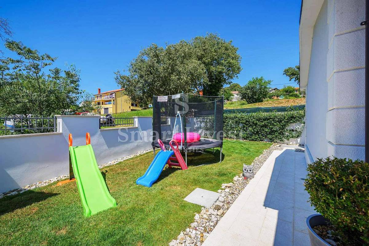 ISTRA - NOVIGRAD, Prodamo čudovito vilo z bazenom, na mirni lokaciji!