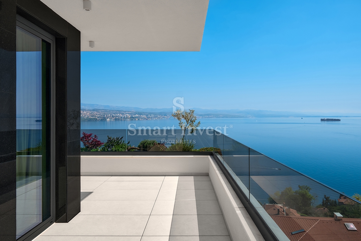 OPATIJA, luksuzni penthouse s strešnim bazenom in odprtim pogledom na morje (S3)