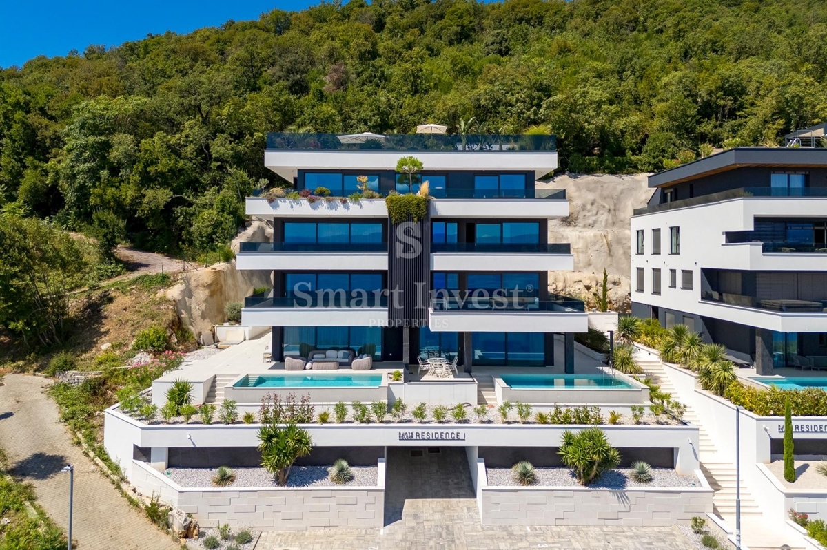 OPATIJA, luksuzni penthouse s strešnim bazenom in odprtim pogledom na morje (S3)