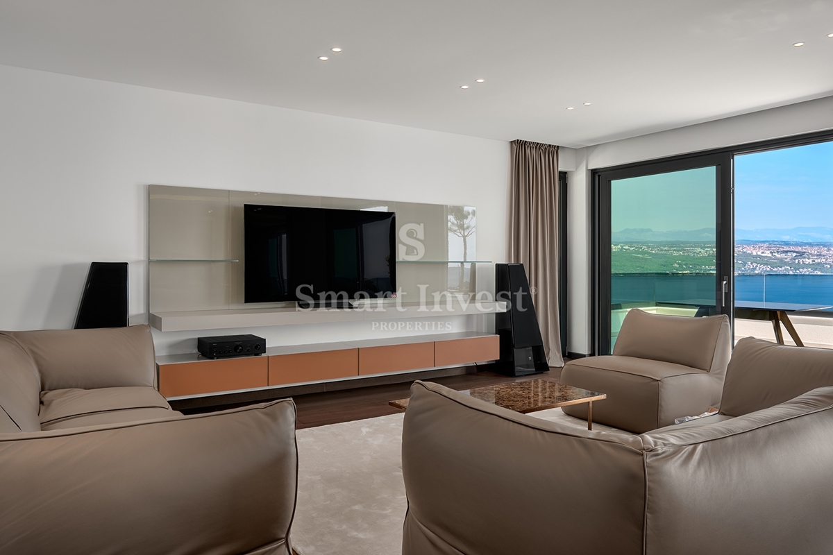 OPATIJA, luksuzni penthouse s strešnim bazenom in odprtim pogledom na morje (S3)