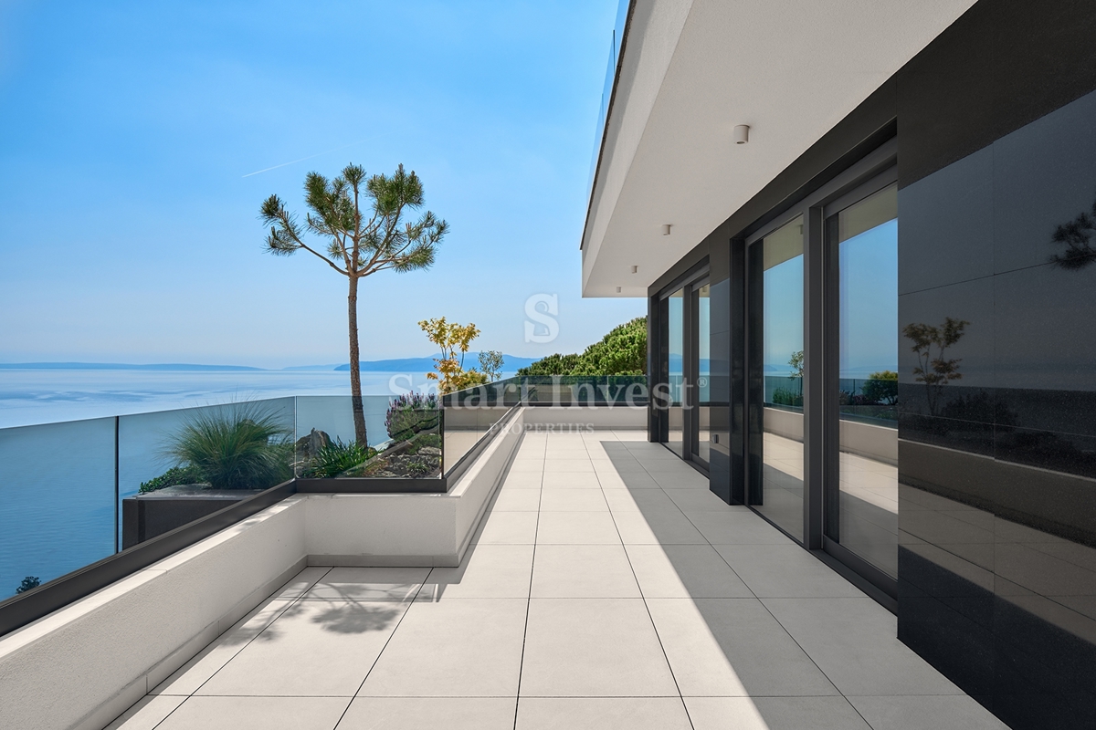 OPATIJA, luksuzni penthouse s strešnim bazenom in odprtim pogledom na morje (S3)