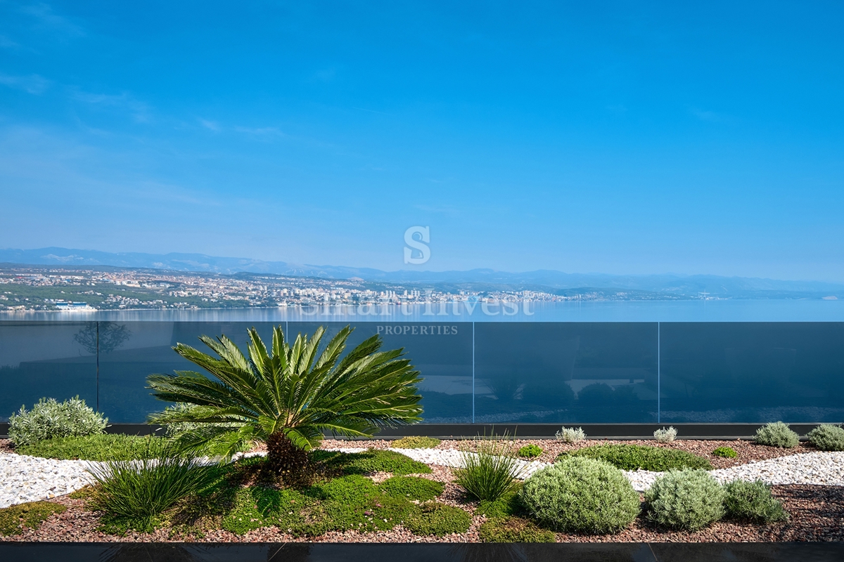 OPATIJA, luksuzni penthouse s strešnim bazenom in odprtim pogledom na morje (S3)