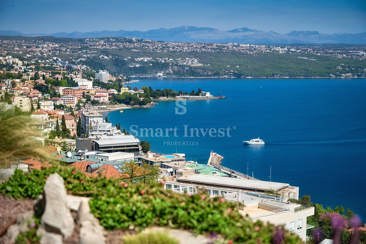 OPATIJA, luksuzni penthouse s strešnim bazenom in odprtim pogledom na morje (S3)