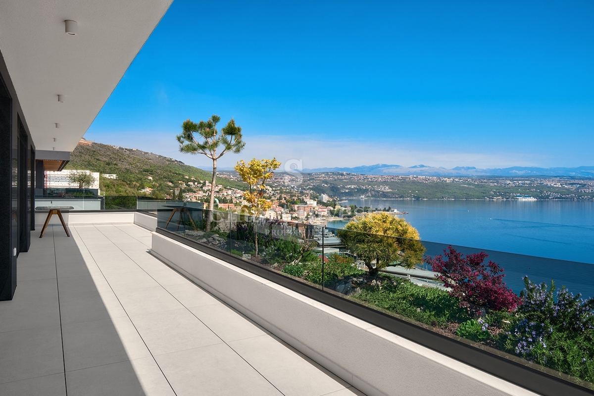 OPATIJA, luksuzni penthouse s strešnim bazenom in odprtim pogledom na morje (S3)