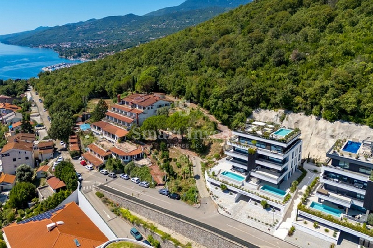 OPATIJA, luksuzni penthouse s strešnim bazenom in odprtim pogledom na morje (S3)
