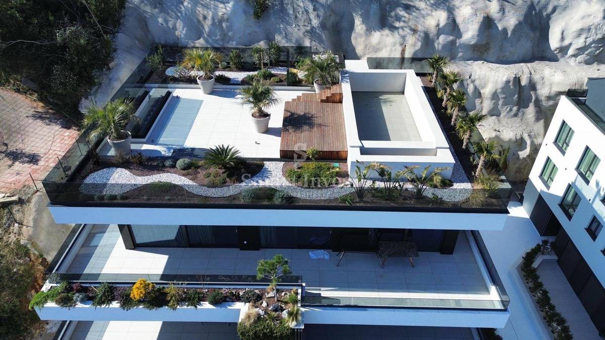 OPATIJA, luksuzni penthouse s strešnim bazenom in odprtim pogledom na morje (S3)