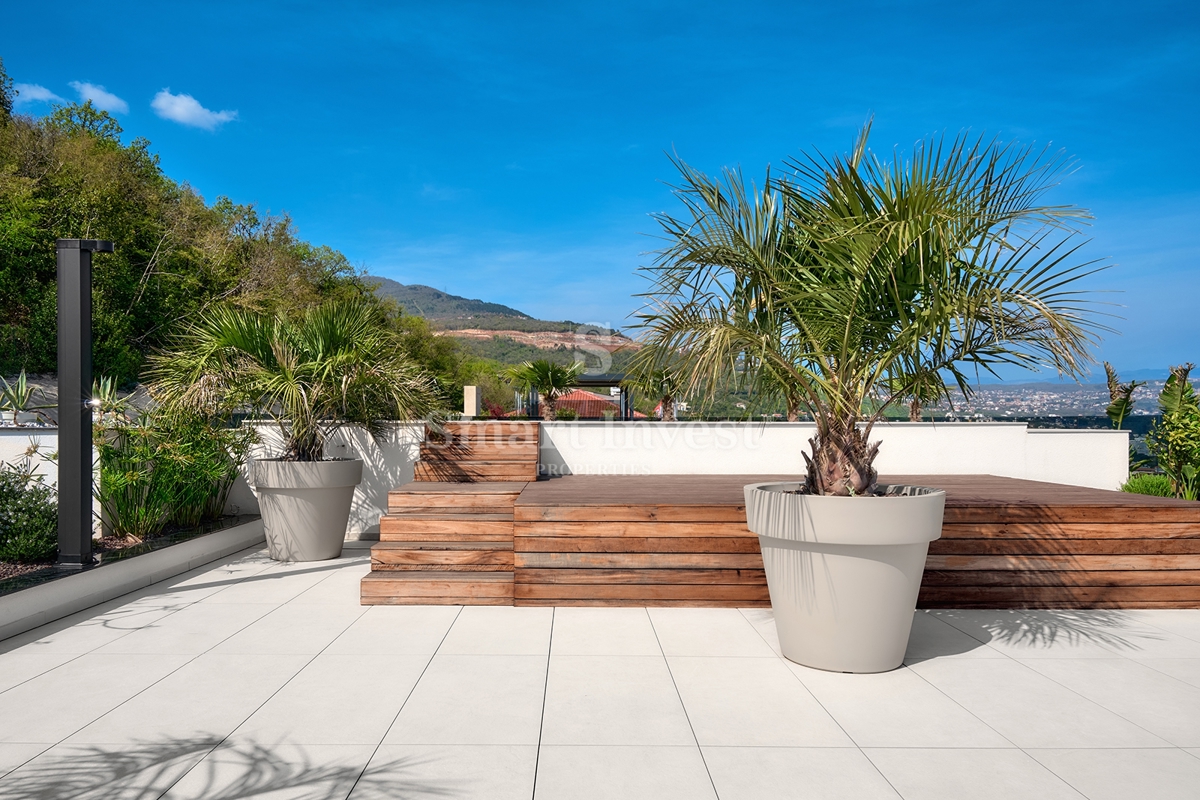OPATIJA, luksuzni penthouse s strešnim bazenom in odprtim pogledom na morje (S3)