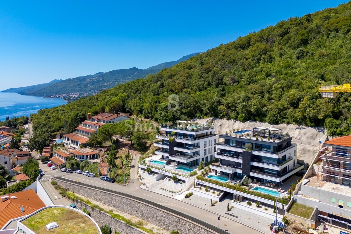 OPATIJA, luksuzni penthouse s strešnim bazenom in odprtim pogledom na morje (S3)