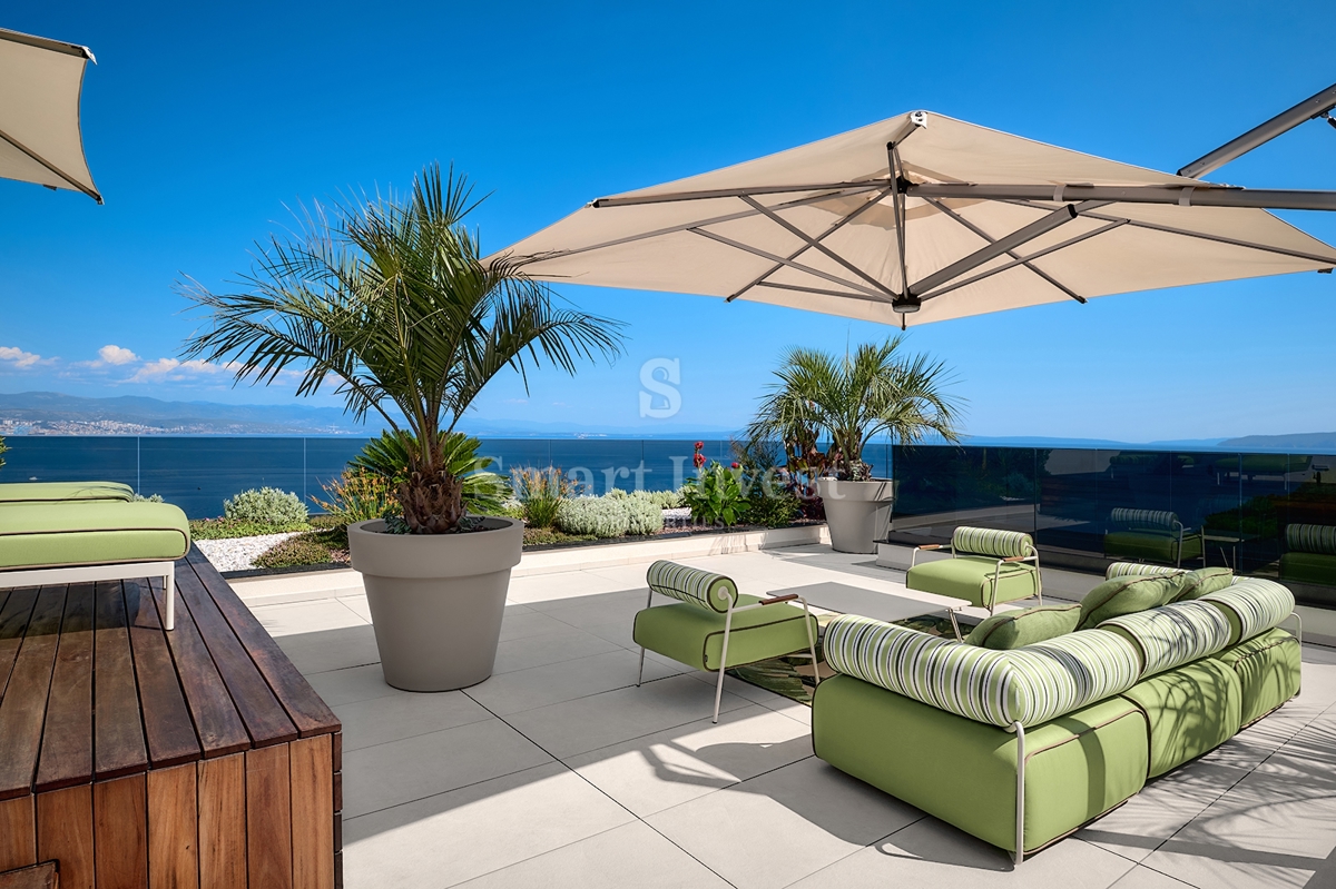 OPATIJA, luksuzni penthouse s strešnim bazenom in odprtim pogledom na morje (S3)
