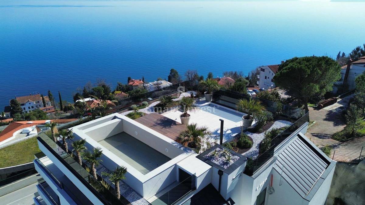 OPATIJA, luksuzni penthouse s strešnim bazenom in odprtim pogledom na morje (S3)