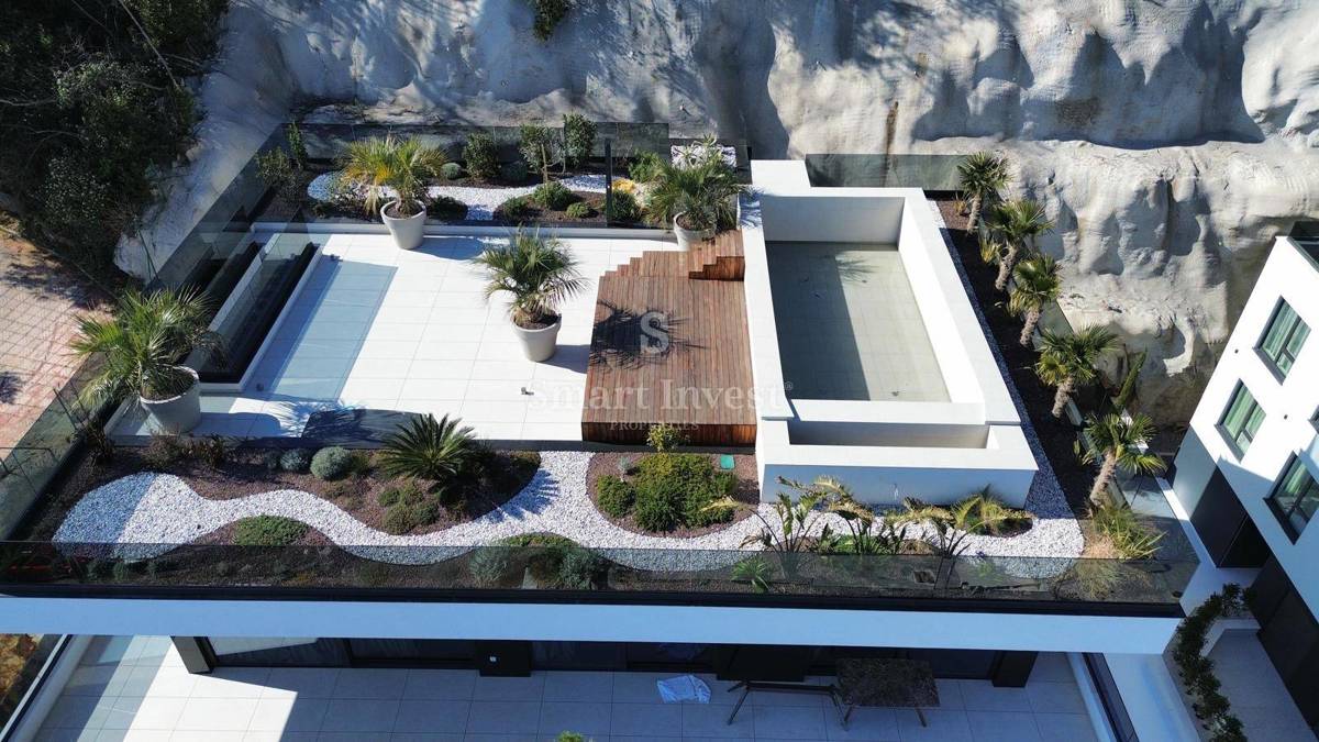 OPATIJA, luksuzni penthouse s strešnim bazenom in odprtim pogledom na morje (S3)