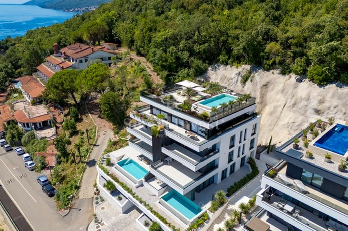 OPATIJA, luksuzni penthouse s strešnim bazenom in odprtim pogledom na morje (S3)