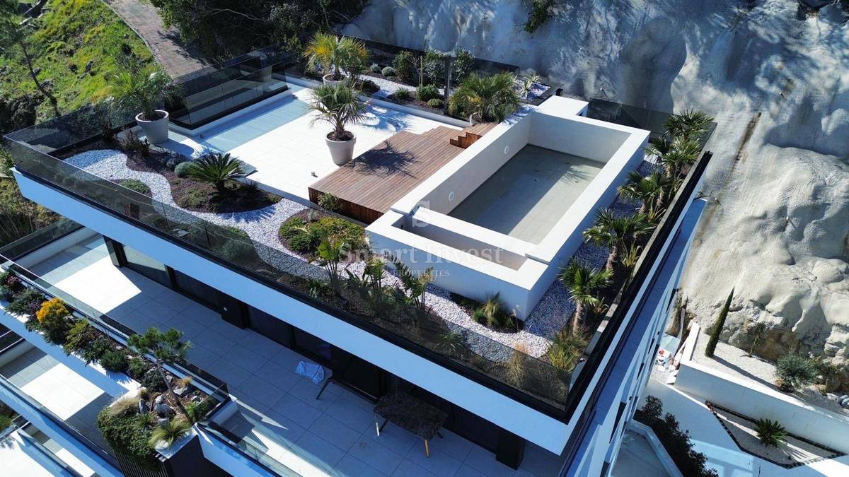 OPATIJA, luksuzni penthouse s strešnim bazenom in odprtim pogledom na morje (S3)
