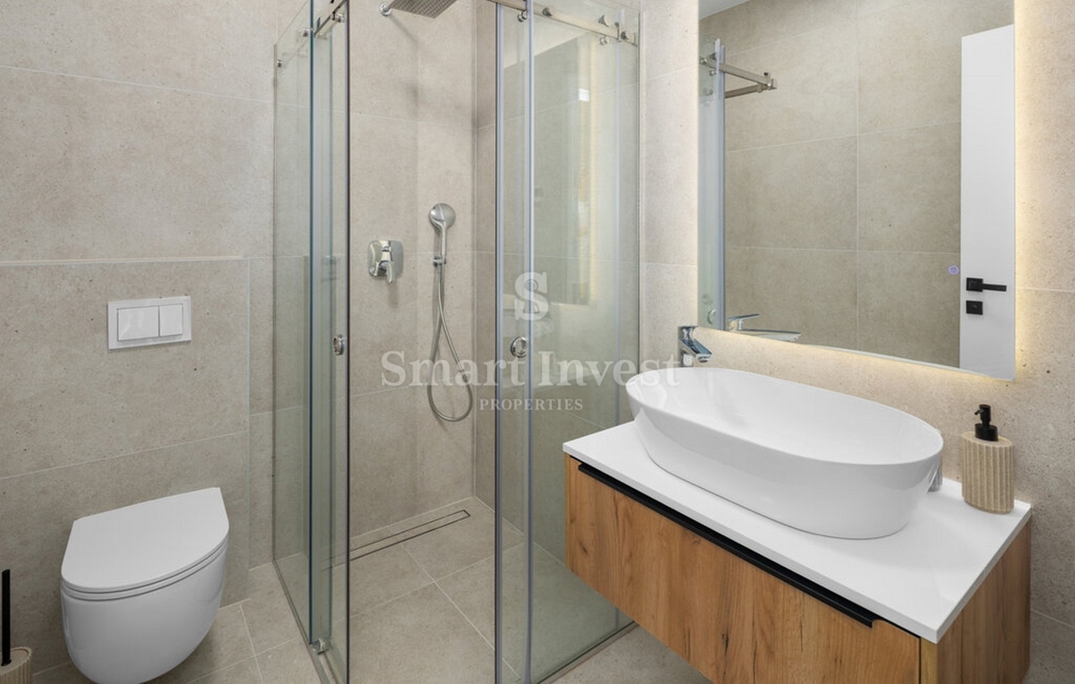 ISTRA - POREČ, Luksuzno 4-sobno stanovanje z bazenom in vrtom, prodamo