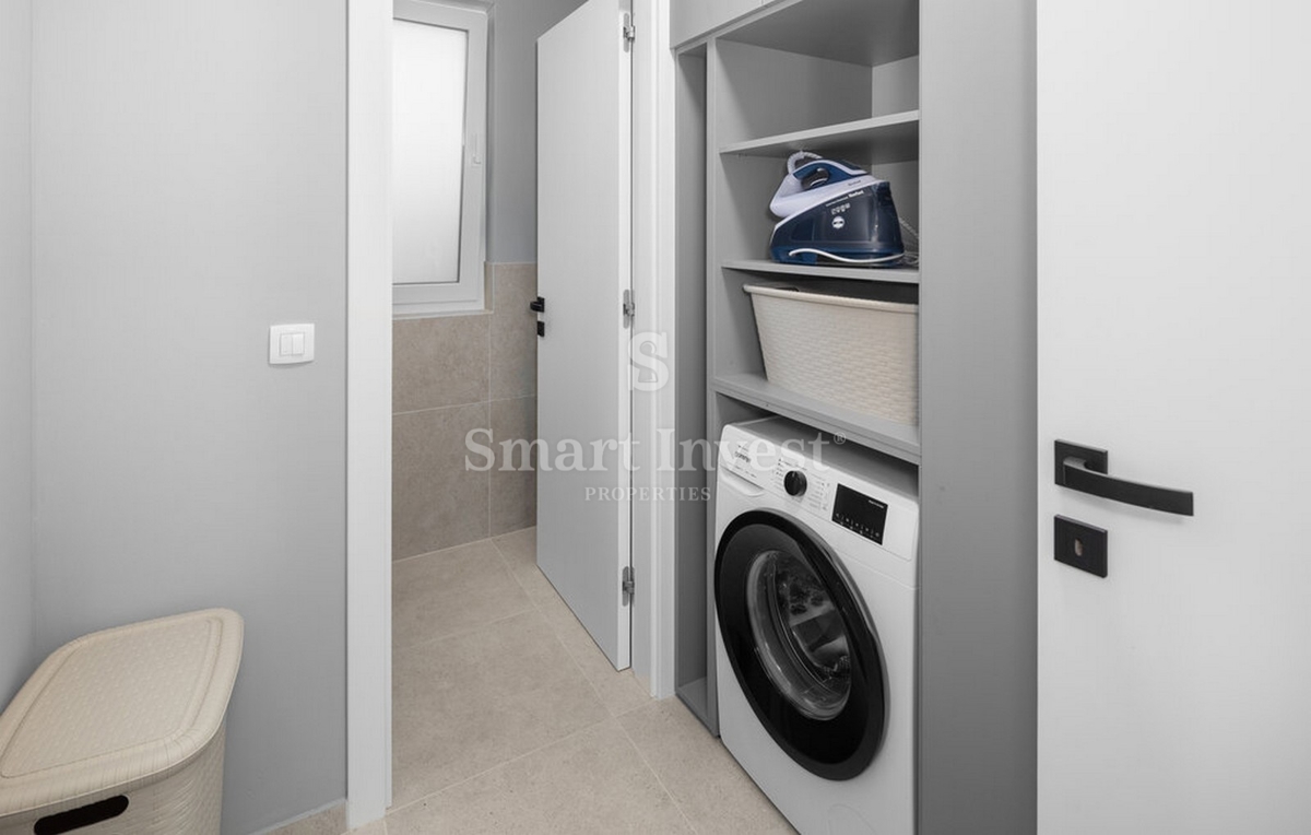 ISTRA - POREČ, Luksuzno 4-sobno stanovanje z bazenom in vrtom, prodamo