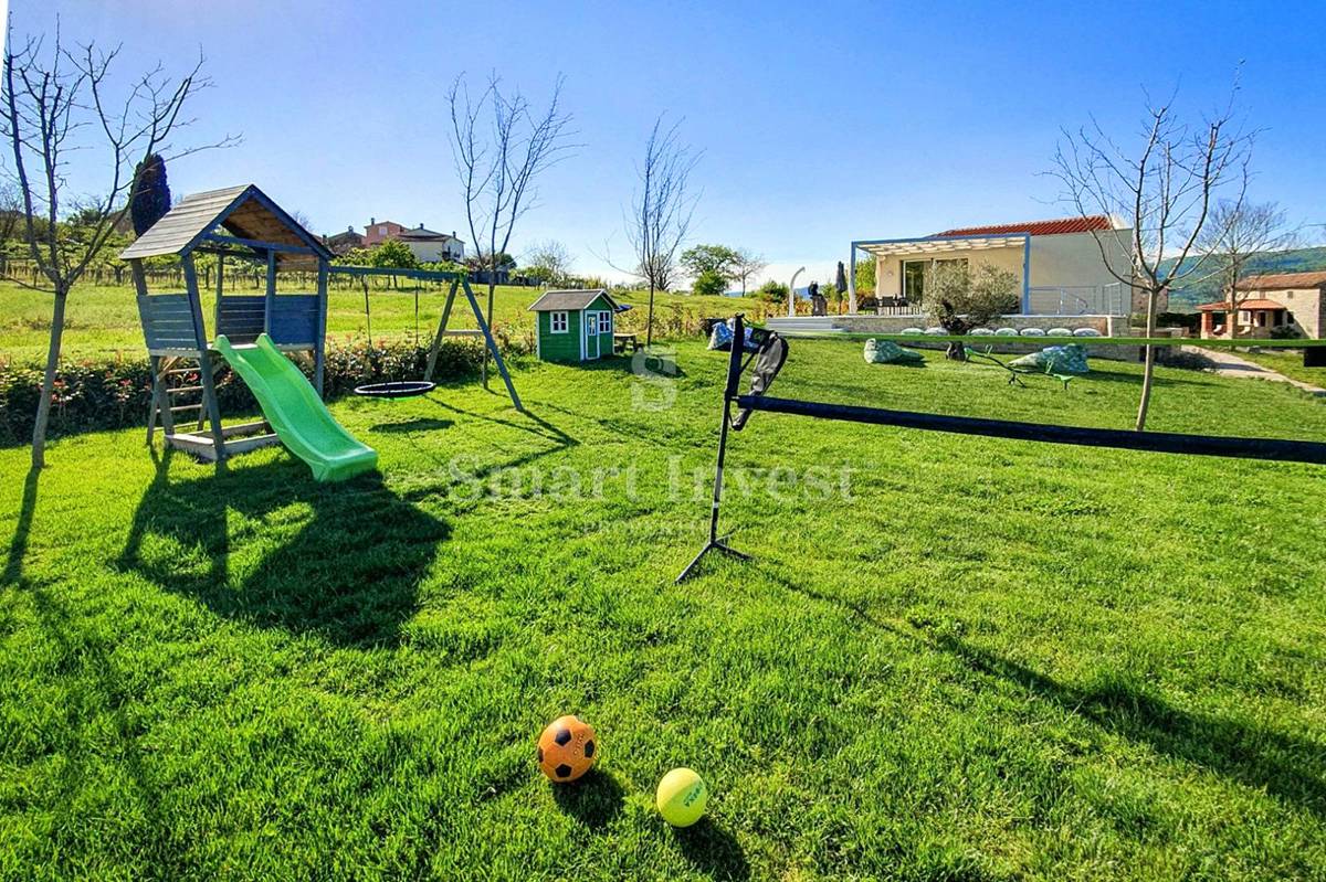 ISTRIA, MODERN VILLA WITH AMAZING VIEW OF MOTOVUN, for sale