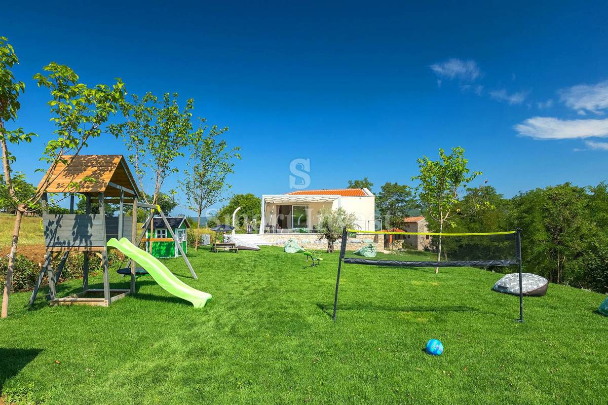 ISTRIA, MODERN VILLA WITH AMAZING VIEW OF MOTOVUN, for sale