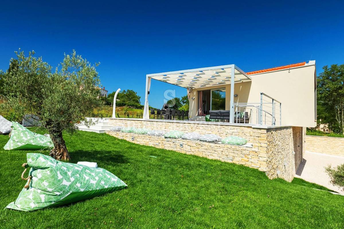 ISTRIA, MODERN VILLA WITH AMAZING VIEW OF MOTOVUN, for sale