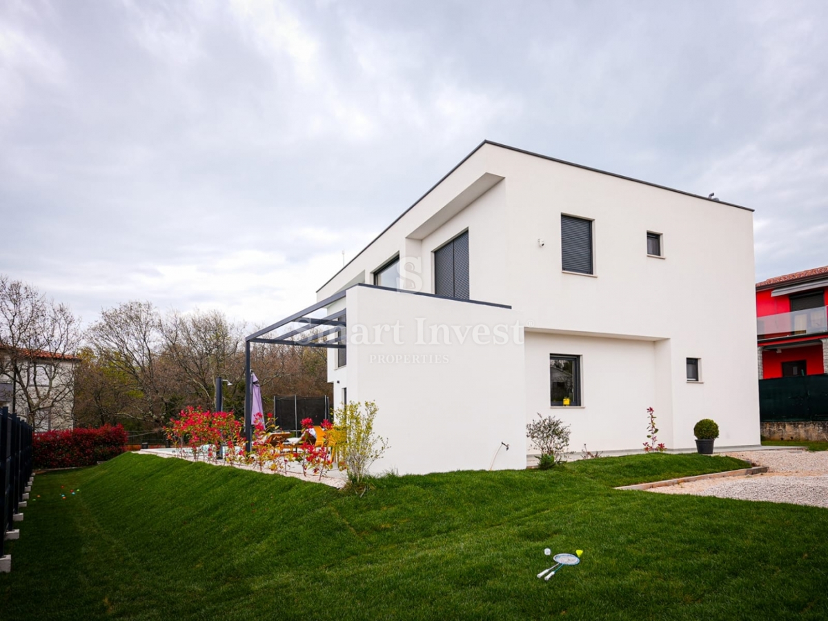 ISTRA - UMAG, moderna hiša z bazenom blizu morja