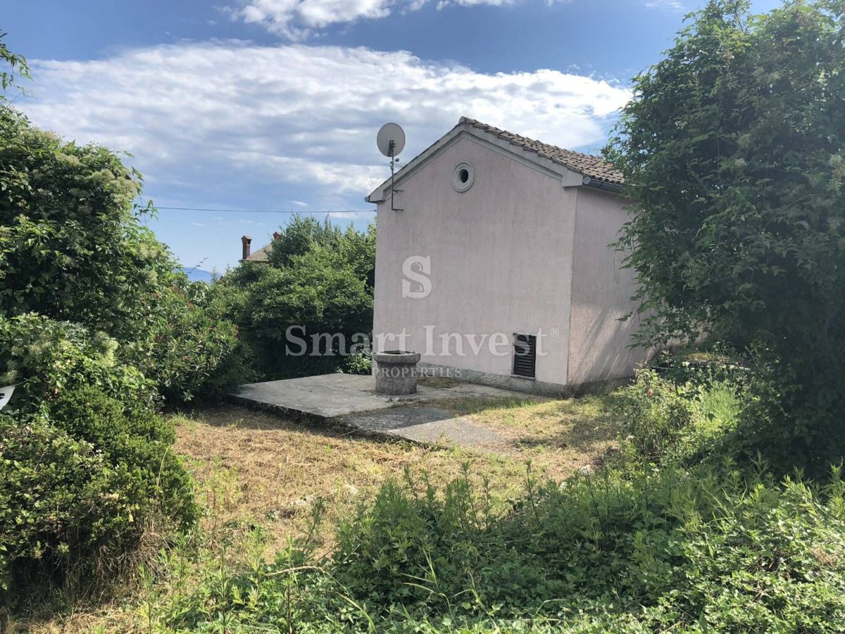 OPATIJA - POBRI, stara hiša z velikim vrtom in pogledom na morje