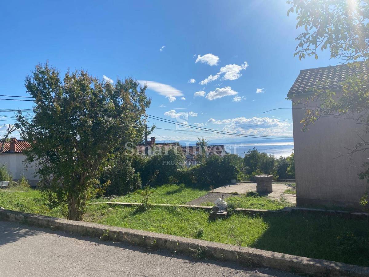 OPATIJA - POBRI, stara hiša z velikim vrtom in pogledom na morje