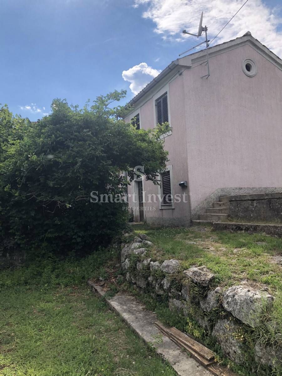 OPATIJA - POBRI, stara hiša z velikim vrtom in pogledom na morje