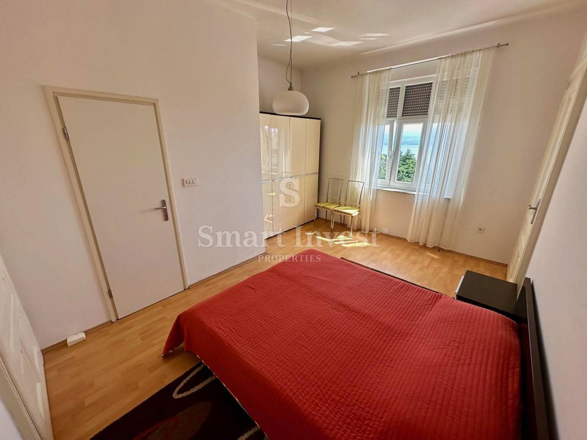 LOVRAN - CENTER, udobno stanovanje s parkiriščem in pogledom na morje