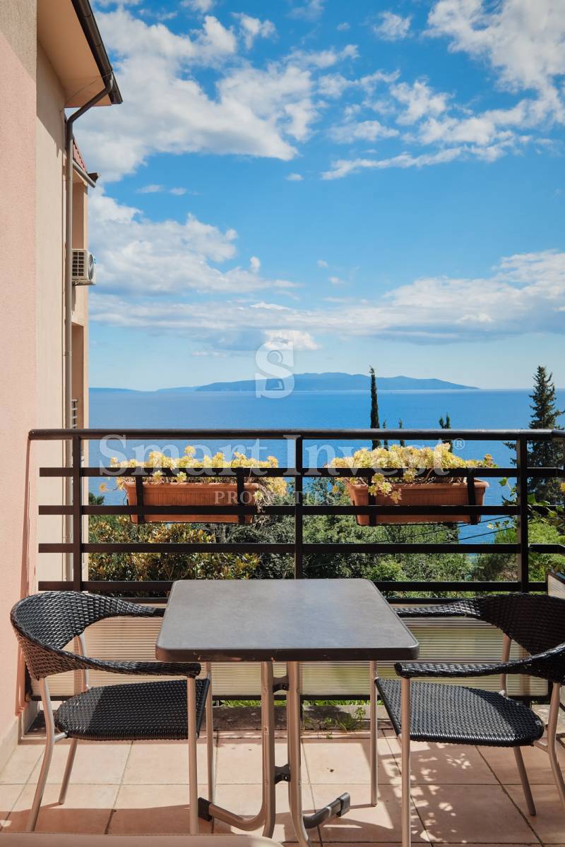 OPATIJA, 2-sobno stanovanje s teraso blizu morja