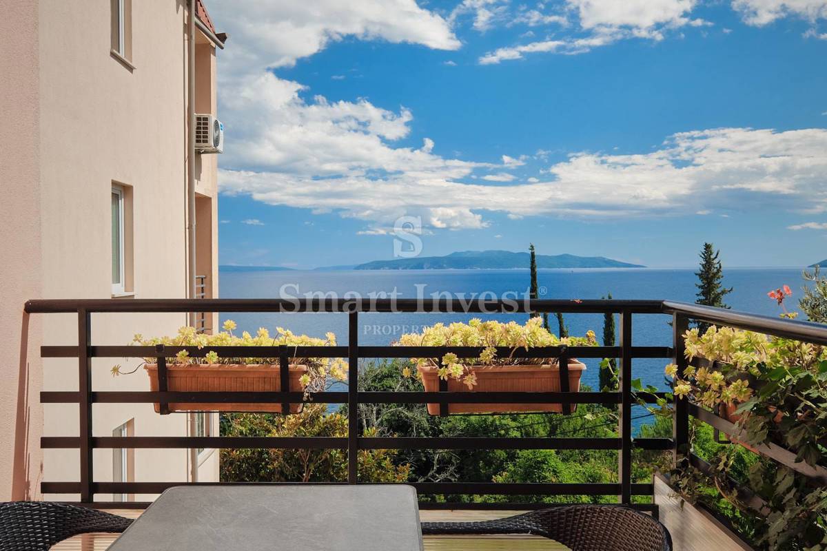 OPATIJA, 2-sobno stanovanje s teraso blizu morja