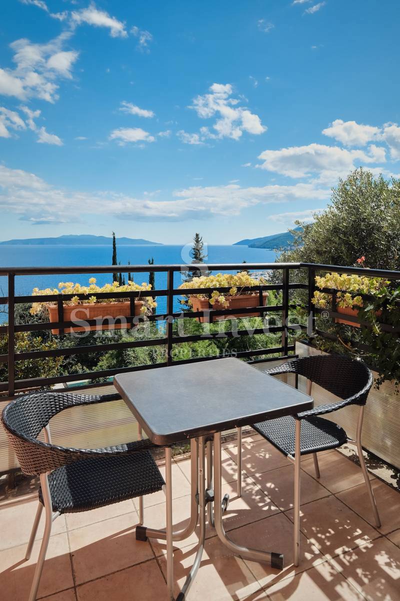 OPATIJA, 2-sobno stanovanje s teraso blizu morja