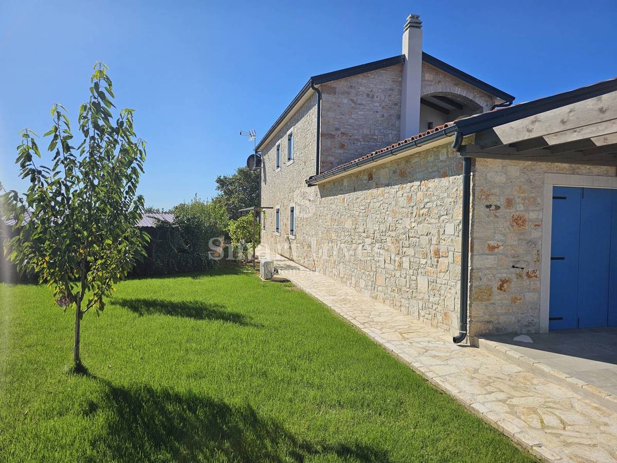 ISTRA - SVETI LOVREČ, očarljiva prenovljena istrska vila z bazenom