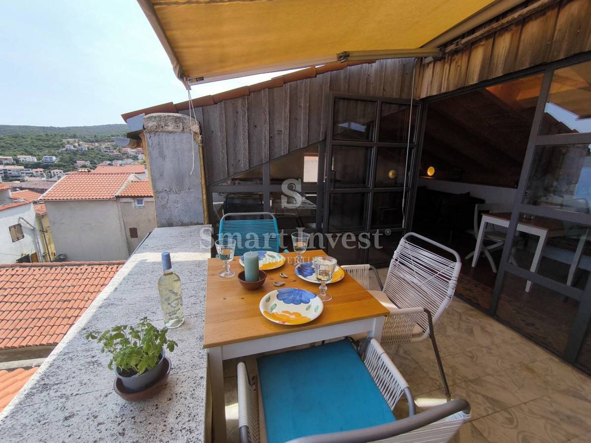 OTOK KRK - VRBNIK, hiša 100m2 s strešno teraso in pogledom na morje