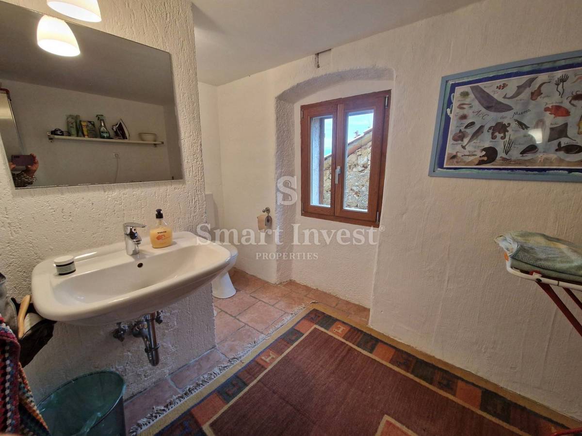 OTOK KRK - VRBNIK, hiša 100m2 s strešno teraso in pogledom na morje