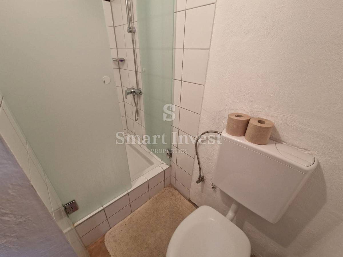 OTOK KRK - VRBNIK, hiša 100m2 s strešno teraso in pogledom na morje