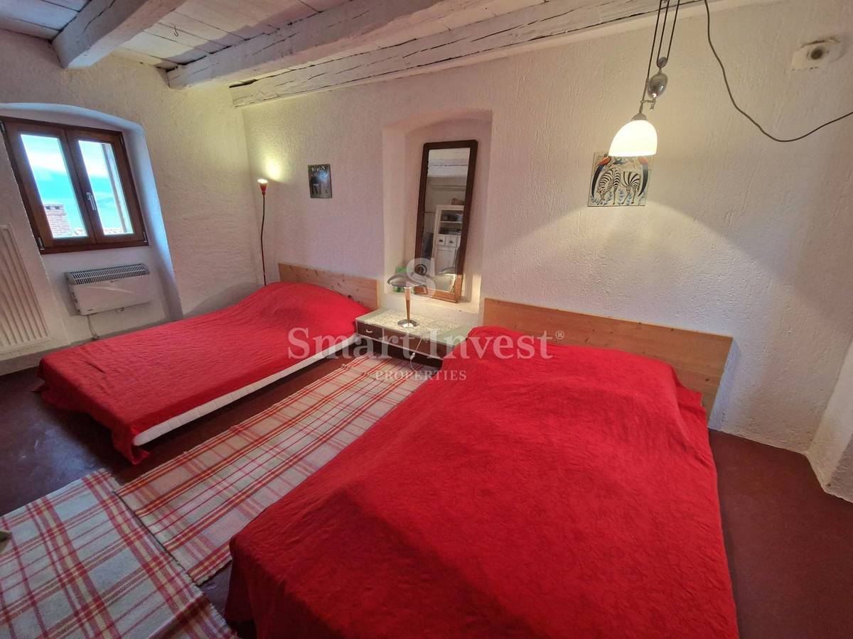 OTOK KRK - VRBNIK, hiša 100m2 s strešno teraso in pogledom na morje