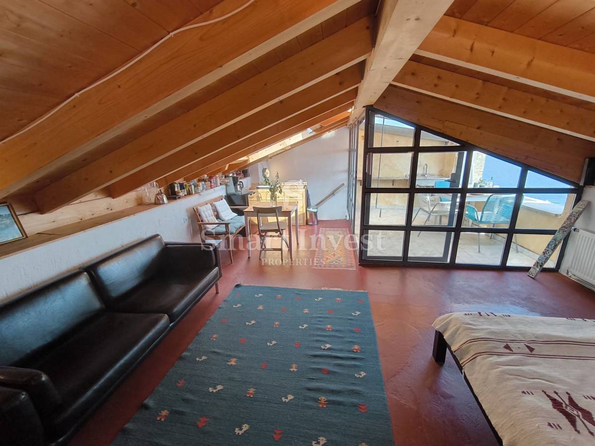 OTOK KRK - VRBNIK, hiša 100m2 s strešno teraso in pogledom na morje