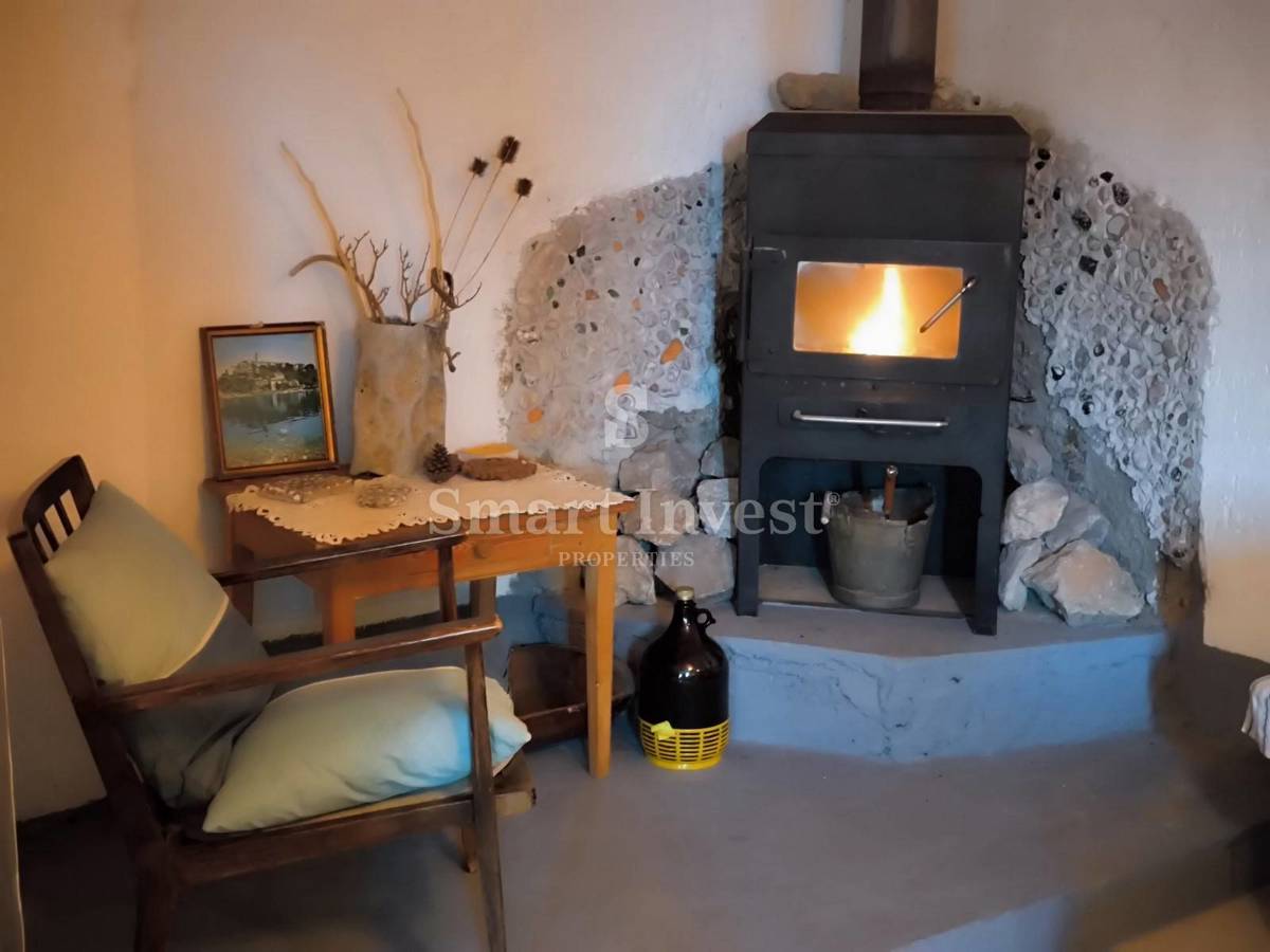 OTOK KRK - VRBNIK, hiša 100m2 s strešno teraso in pogledom na morje