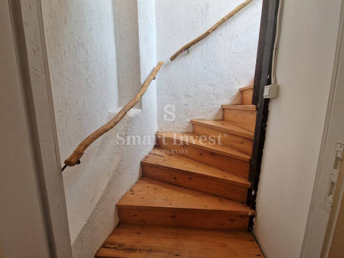OTOK KRK - VRBNIK, hiša 100m2 s strešno teraso in pogledom na morje