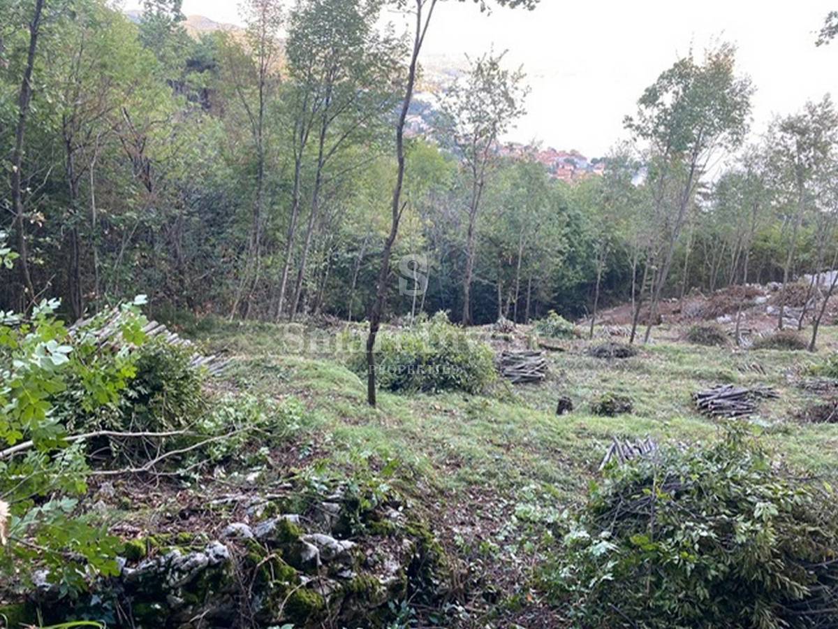 LOVRAN, gradbeno zemljišče 3055 m2 s pogledom na morje