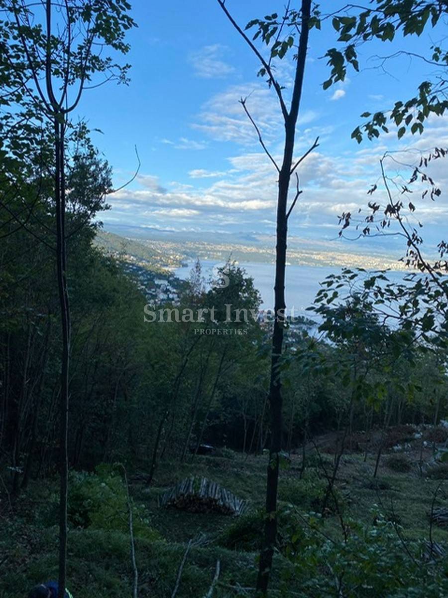 LOVRAN, gradbeno zemljišče 3055 m2 s pogledom na morje