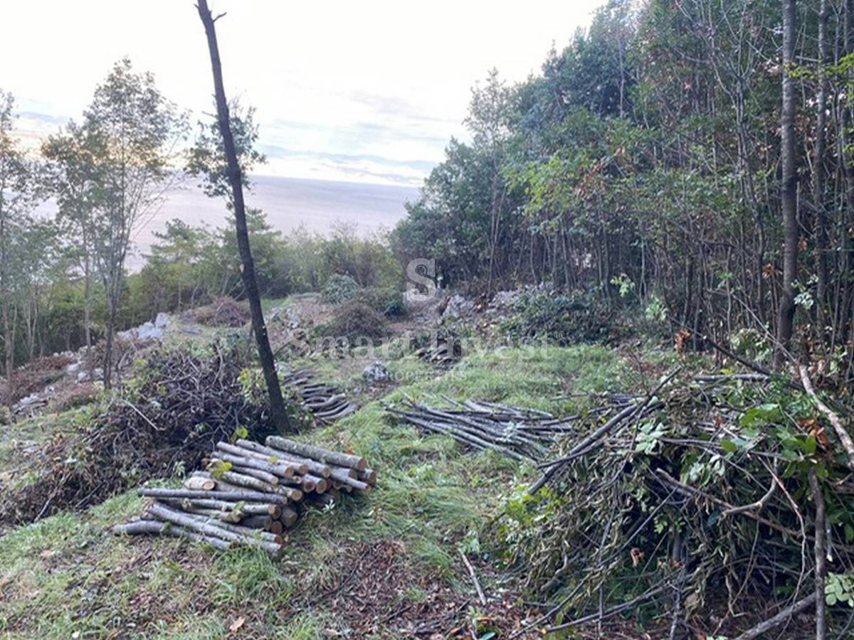 LOVRAN, gradbeno zemljišče 3055 m2 s pogledom na morje