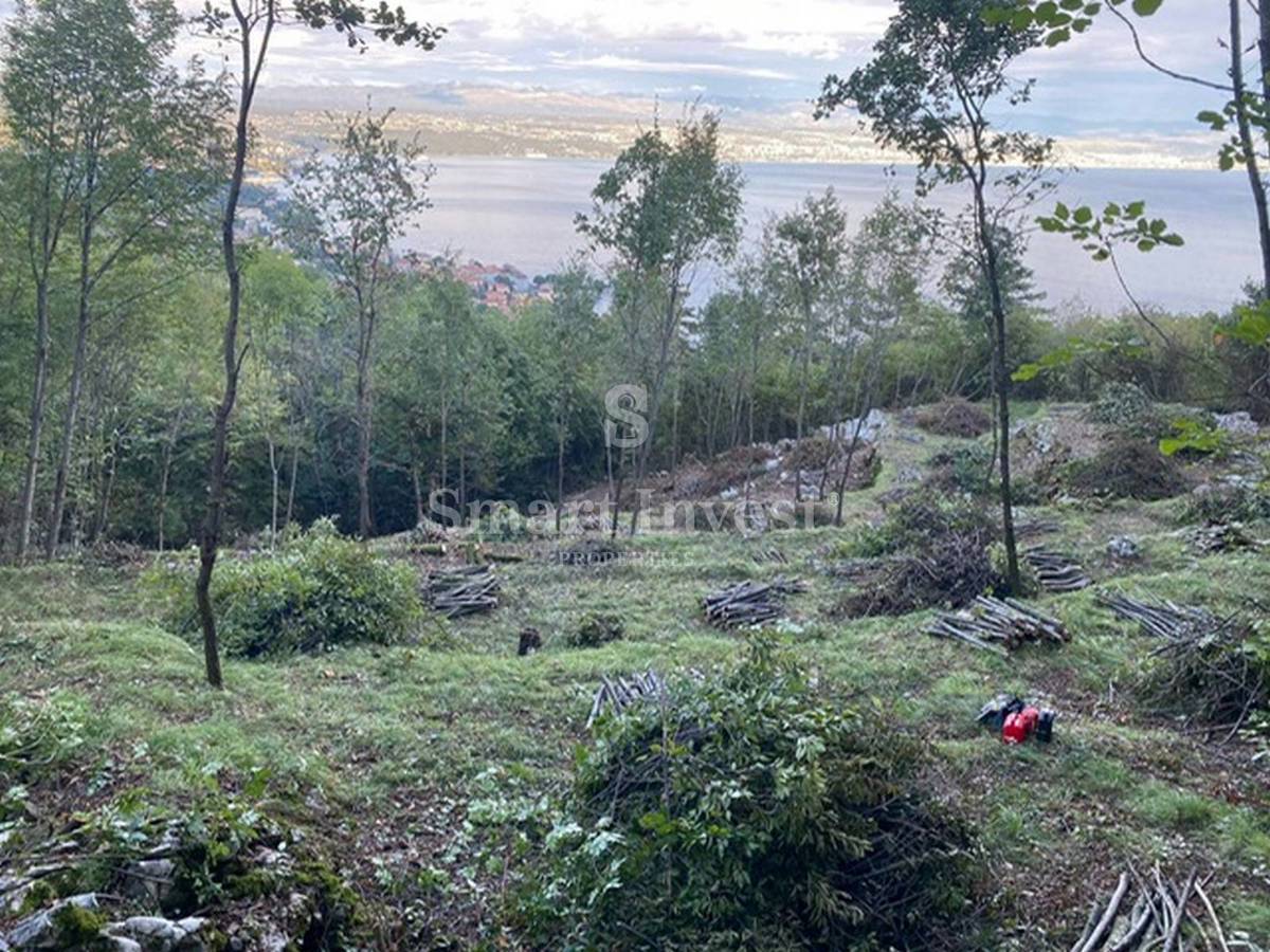 LOVRAN, gradbeno zemljišče 3055 m2 s pogledom na morje