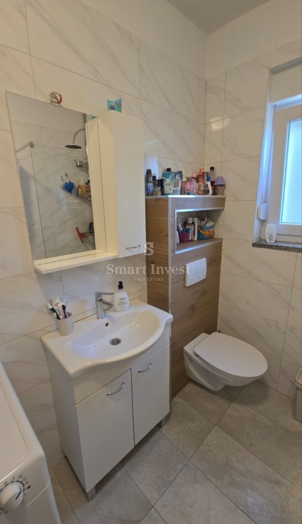 VIŠKOVO, 2-sobno stanovanje s pogledom na morje