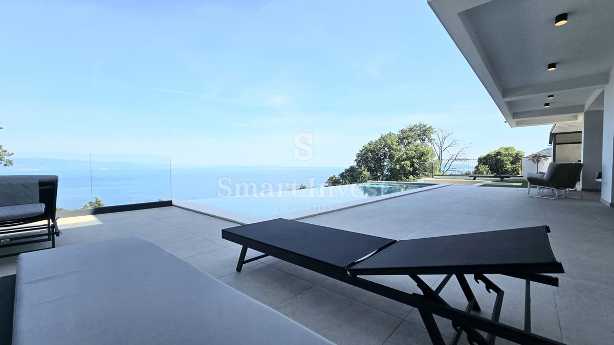 LOVRAN, moderna vila z bazenom in pogledom na morje!