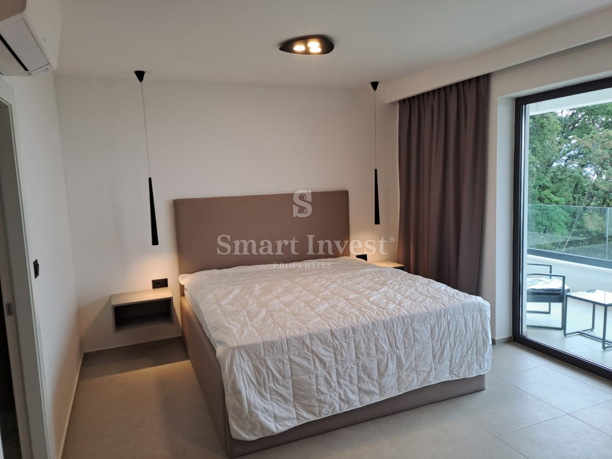 LOVRAN, moderna vila z bazenom in pogledom na morje!