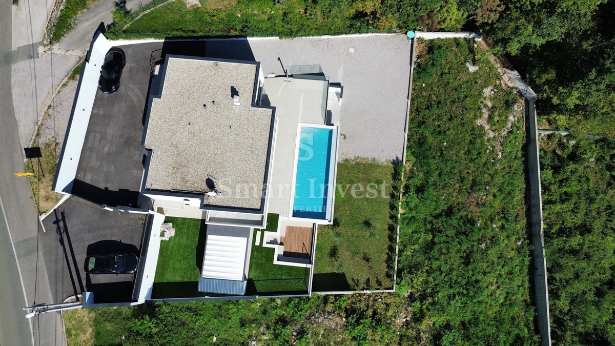 LOVRAN, moderna vila z bazenom in pogledom na morje!