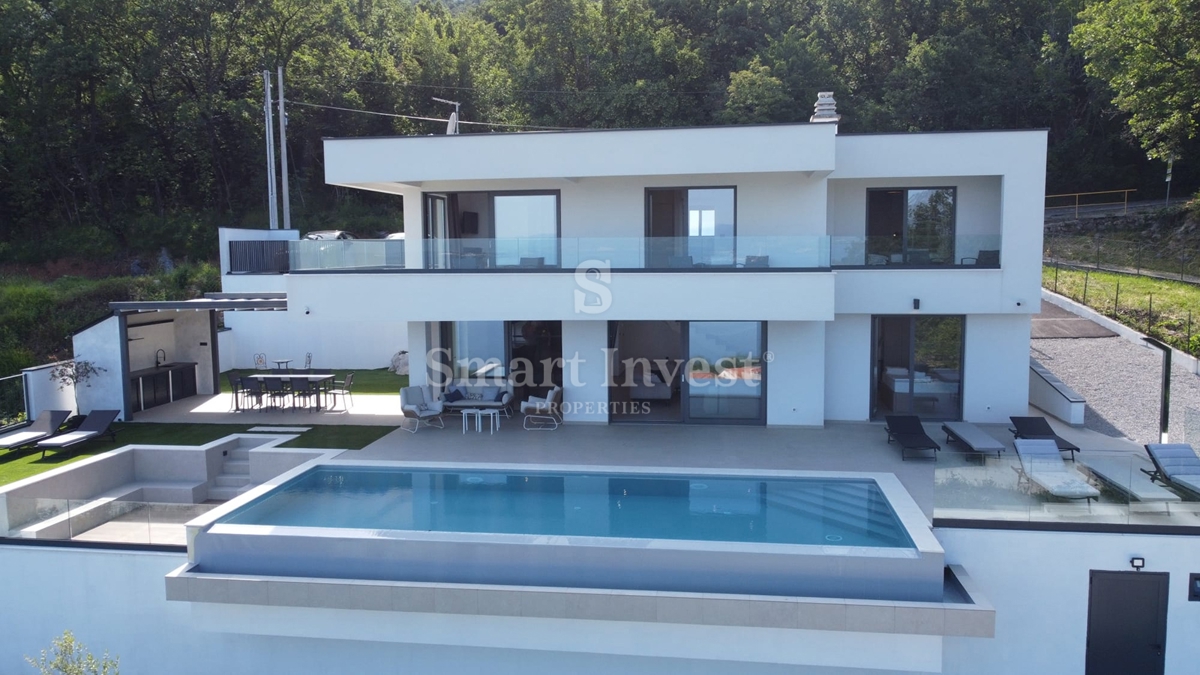 LOVRAN, moderna vila z bazenom in pogledom na morje!