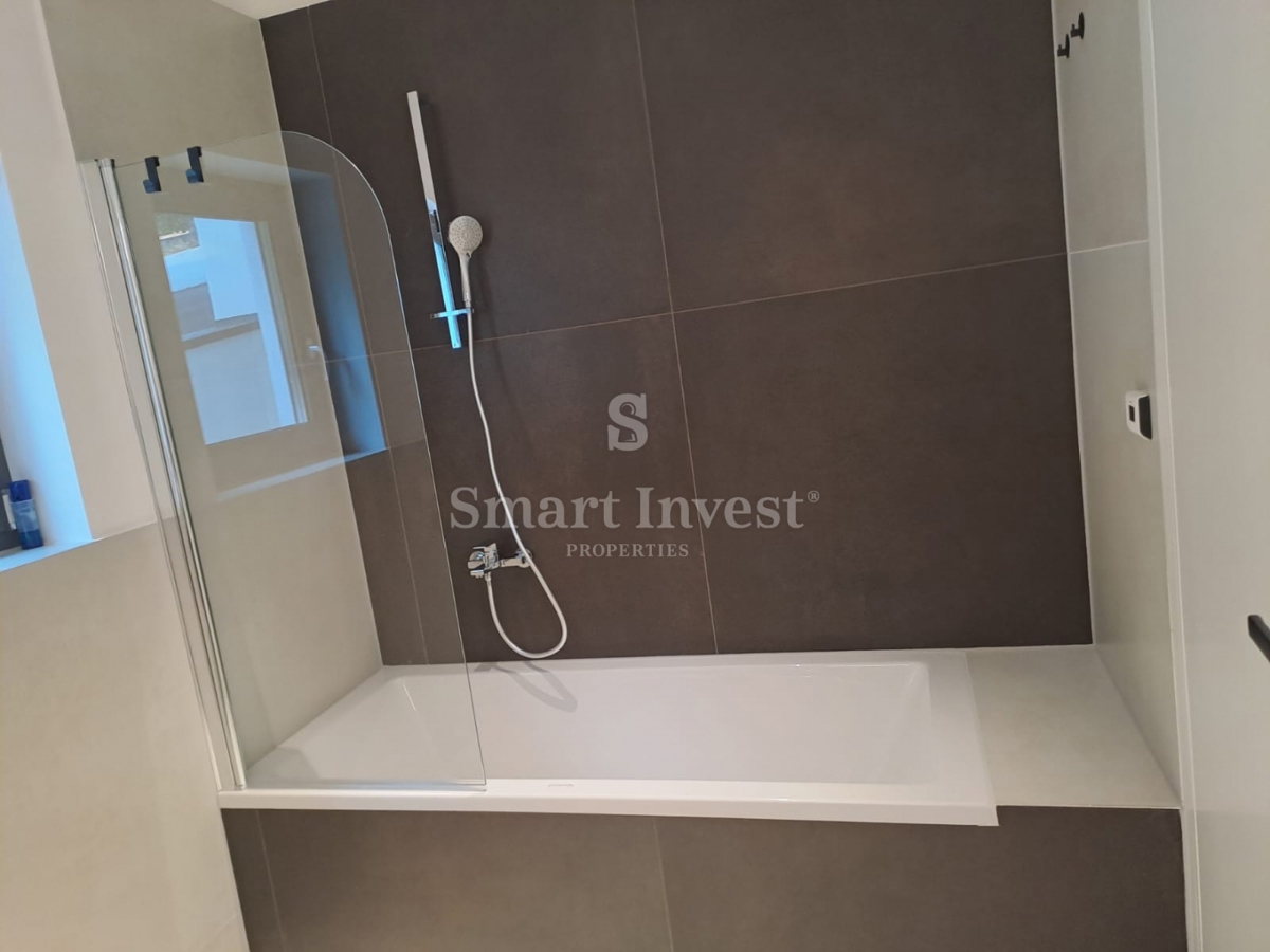 LOVRAN, moderna vila z bazenom in pogledom na morje!