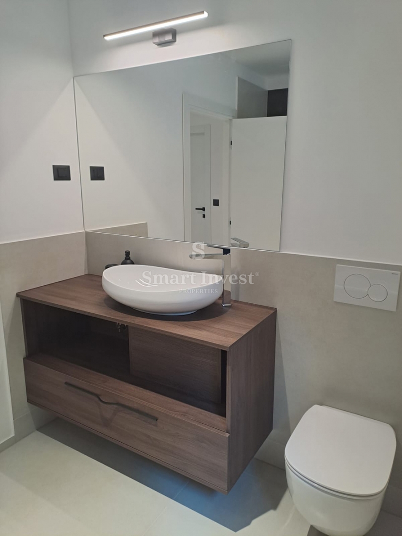 LOVRAN, moderna vila z bazenom in pogledom na morje!